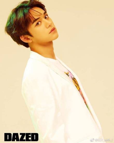 奔跑吧lucas黄旭熙是谁微博个人资料黑历史ins被扒 家境是富二代