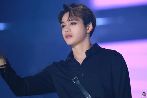 奔跑吧lucas黄旭熙是谁微博个人资料黑历史ins被扒 家境是富二代