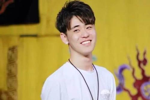 ������ǰŮ�ѷ�ŷ�Ȼ��ǿ����� �������м���ǰŮ�����ʷ���