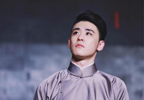 ������ǰŮ�ѷ�ŷ�Ȼ��ǿ����� �������м���ǰŮ�����ʷ���