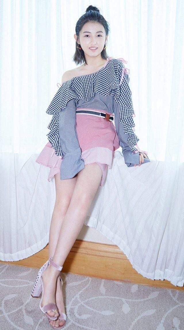 何蓝逗为什么老针对张子枫 发微博踩张子枫 黄磊为什么对张子枫好