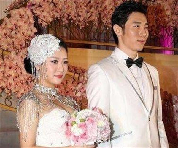 白冰家庭势力有多厉害背景揭秘 白冰老公丁一个人资料怎么认识的