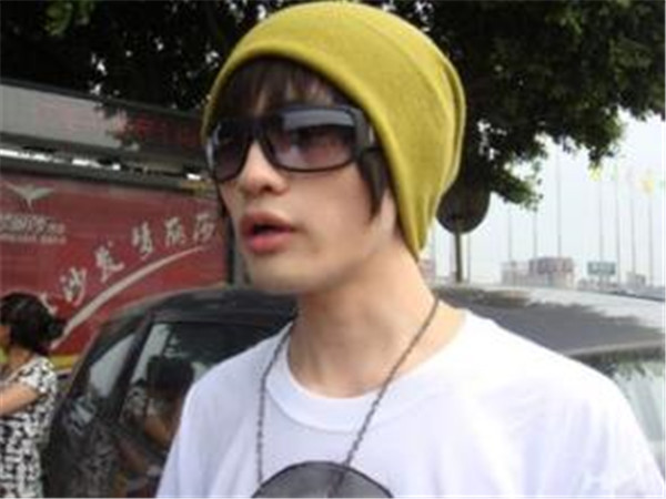 王乃恩睡8个女粉丝照片太可怕了 王乃恩现在怎么样了被雪藏了吗