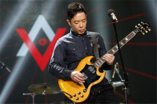 黄贯中靠什么经济来源一年的收入有多少 黄贯中在香港的地位现状