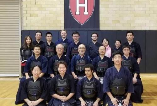 �γ�ӯ����������¡��ͥ����������ĸ���� ����¡����������˭