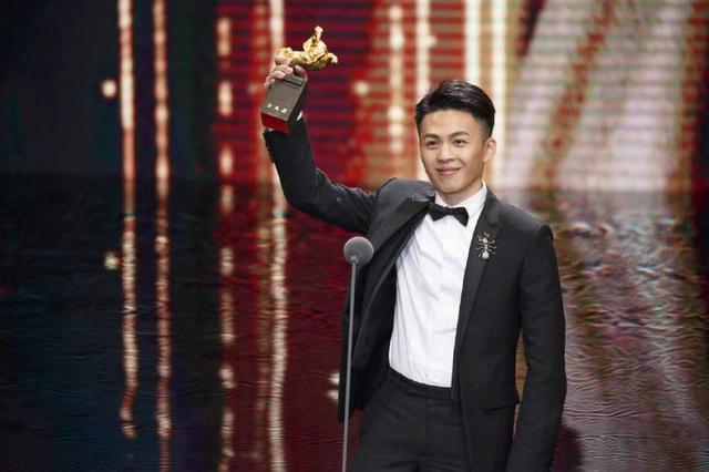 这部戏演完就和李亦捷分手了,拍摄电影期间,李鸿其对片中女主角张甯