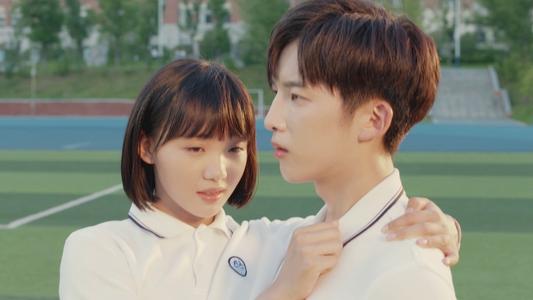 ����Դ���������ĸ�ѧУ��ҵ��������Ů����˭ ����С����������