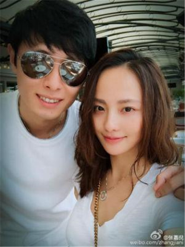 张嘉倪老公叫什么名字相差几岁 张嘉倪和老公买超怎么认识的近况