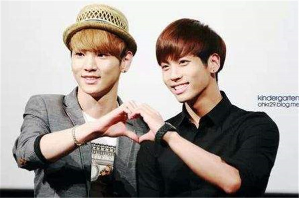 ������Ͱְ���ô�˹�ϵ������ shinee������Ʒ��������ծ�����