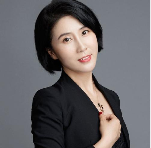 ɣС����˭��κ����ɶ��ϵ κ���ճ���ɣС����һ��¶�������¼