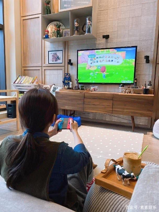 Ella��լ�ھ������Ϲ�����Ǯ�𱳾� EllaΪʲô���Ҹ�ԭ�����