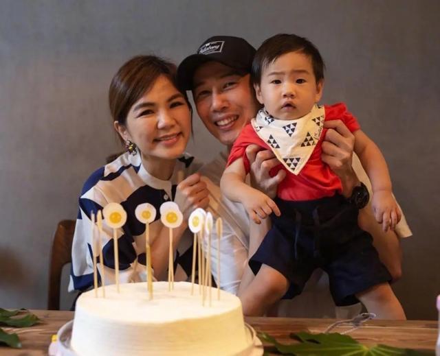 Ella��լ�ھ������Ϲ�����Ǯ�𱳾� EllaΪʲô���Ҹ�ԭ�����