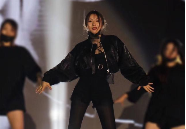 锤娜丽莎经历了什么为什么胖了旧照 锤娜丽莎以前瘦的时候照片