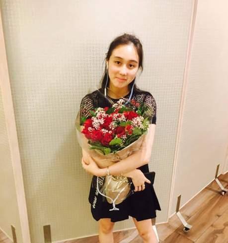 赌王有多宠何超欣 何超欣跟赌王长得最像为什么说不是亲生的