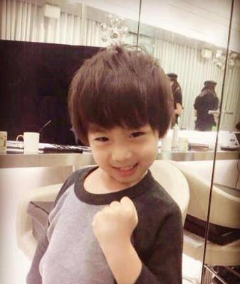 СС־kimi���ڳ�����Ƭ kimi�����˺ܳ���־ӱ����ͼƬ