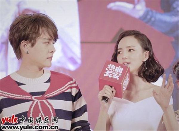 �캣�ǳ��Ϲ���Ů����˭̸���������� ��С���캣�������������