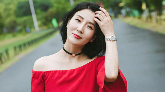 ��ǿ������Ƭ��ɣС��΢���������ϼ���ˮ���ϵ �����Ϲ���˭