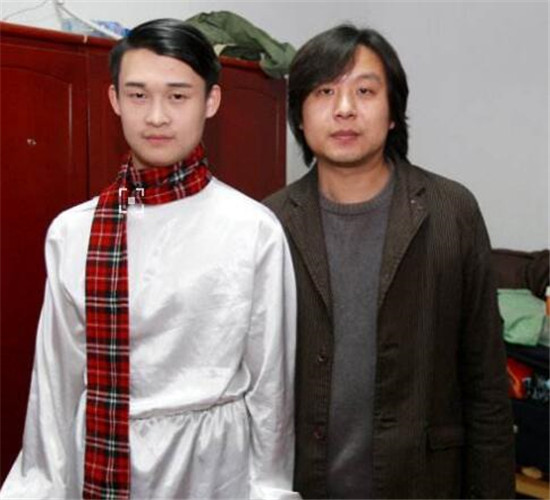 С�������ŵ�ӨѩͼƬ�ع��к����� С�������˳����Ѷ���Ǯ