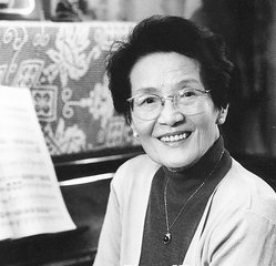 �質����С��ȥ�����������Ů�� ��С�೪�ĸ輰����ʱ����Ƭ