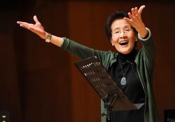 �質����С��ȥ�����������Ů�� ��С�೪�ĸ輰����ʱ����Ƭ