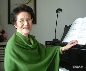 �質����С��ȥ�����������Ů�� ��С�೪�ĸ輰����ʱ����Ƭ