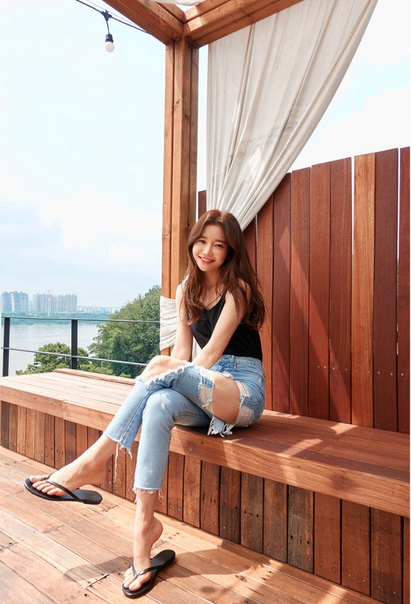 浅蓝色配什么颜色好看图片 一抹清浅的蓝诠释小清新