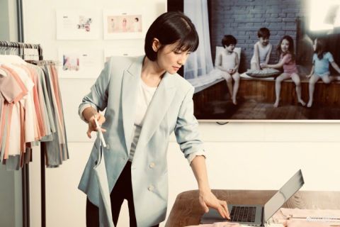 ���ɽ�����λ��һ���Ϲ���˭ǰ�����ռ���ҥ������ ����ͷ��