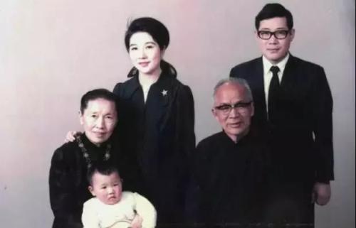 �����ɵĶ��Ӻͺ����״ �������м�����Ů������ʲô�Ľ������