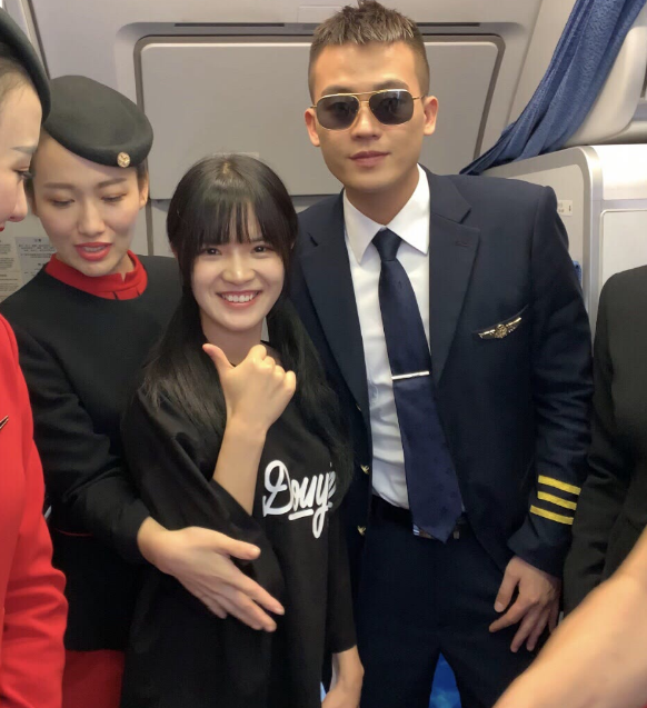 抖音七阿姨什么来头真名个人资料背景真实身份 七阿姨是谁的女儿