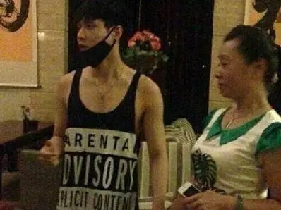 ��������˭���µ����˸�ĸ��ʲô�� �����˸������ϼ�ͥ��������