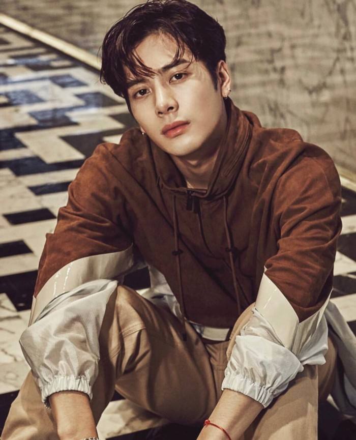 王嘉尔喜欢杨紫是真的吗自曝理想型 王嘉尔个人资料简介家境背景