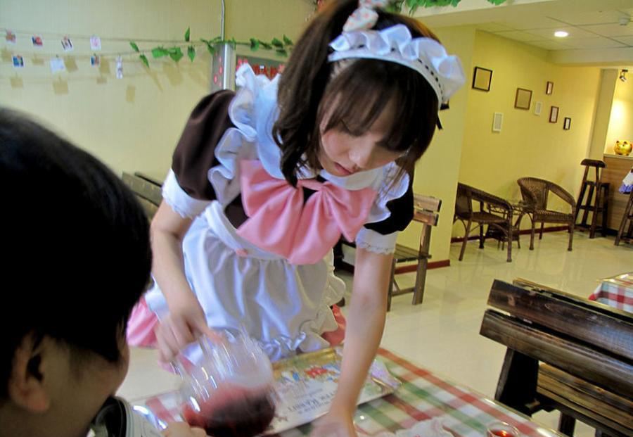 �ձ������ڿ㿧�������˷���ͼ ����Ů��װ����Ա�����������