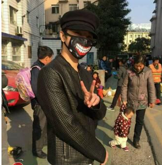 华晨宇接妹妹下课 华晨宇妹妹华晶晶个人资料几几年出生现在照片