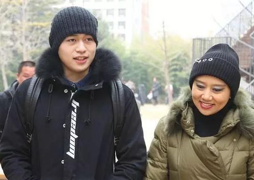 �����������ƶ��΢����������Ů�ѽ��� ����ں�����ô���