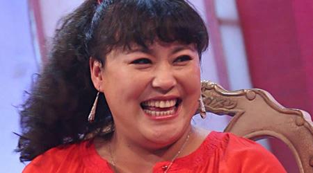 李菁菁感情生活颇为坎坷,属于大龄剩女,36岁才遇到第一任老公张金华