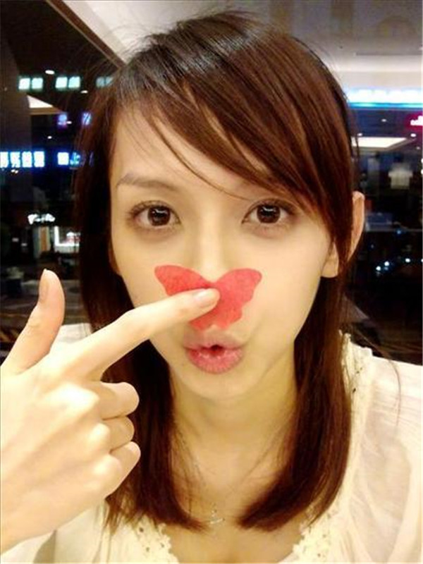 台球主播艾菲joan微博真名多大了哪里人 斯诺克主播艾菲的艳照