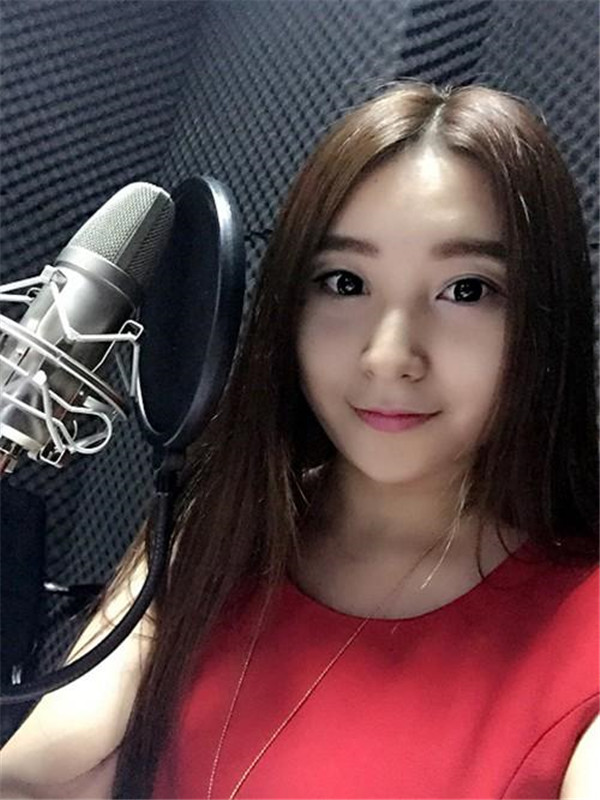 台球主播艾菲joan微博真名多大了哪里人 斯诺克主播艾菲的艳照