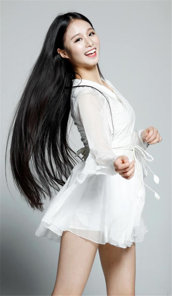 台球主播艾菲joan微博真名多大了哪里人 斯诺克主播艾菲的艳照