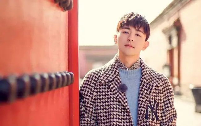 ���׼�ͥ������ô����ǿ�� ���׵ĸ�ĸ�ڲ�����ɶְλ��͸¶��