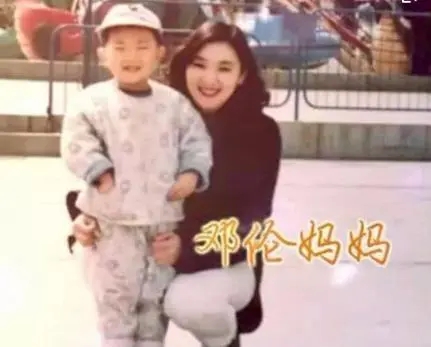 ���׼�ͥ������ô����ǿ�� ���׵ĸ�ĸ�ڲ�����ɶְλ��͸¶��