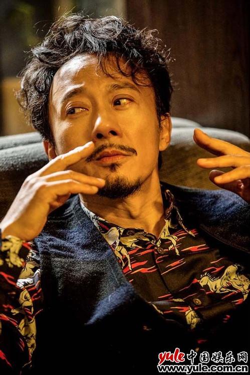 赵立新为什么是瑞典籍 赵立新结过几次婚老婆俞岚和三个孩子照片