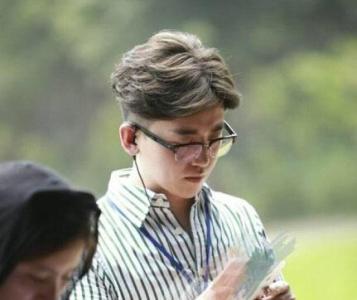 跑男导演姚译添哪里人哪个大学的微博叫啥 多大结婚了吗老婆照片