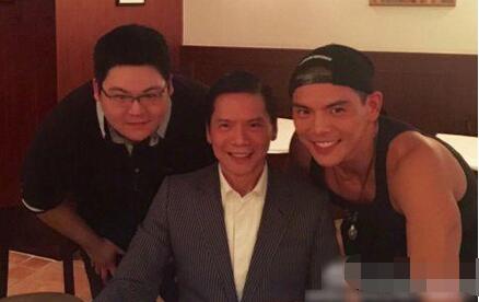 向佑长得这么难看是不是向华强亲生 向华强面相很凶恶被传弱智