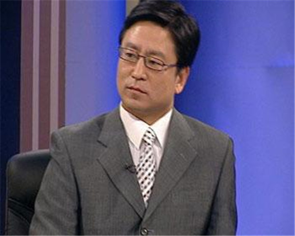 白岩松妻子朱宏钧简历照片多大了