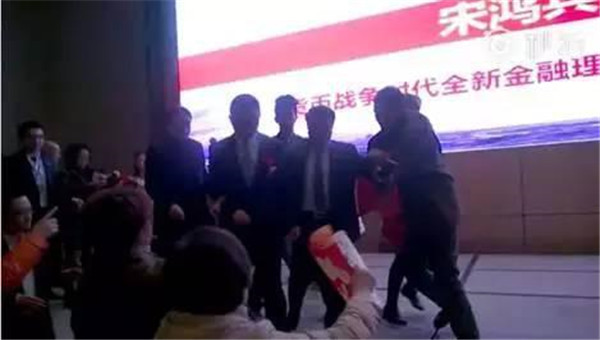 郎咸平为何弄臭了名声人品怎么样 郎咸平为什么不被重要水平怎样