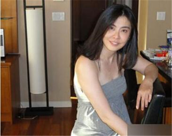 王祖贤车祸是真是假现场图片 王祖贤车祸毁容伤疤近照都是假的