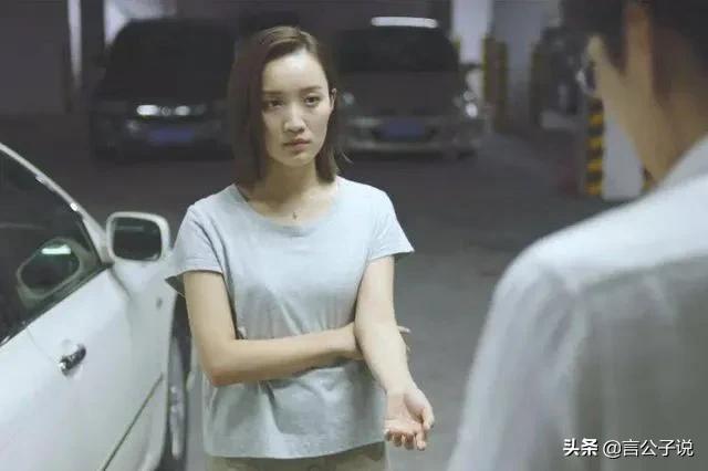 ����С��Ѹ������λŮ��Ա�ĶԱ�:�еĳ������� �е���鷭����