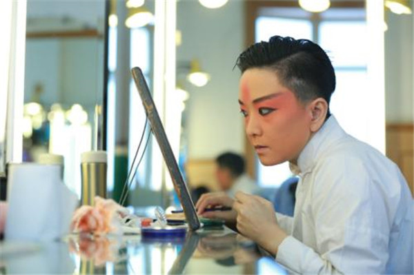 ���̺�����褵Ĺ�ϵΪ�η�����ô�� �������������Ůװ��Ƭ�ع�