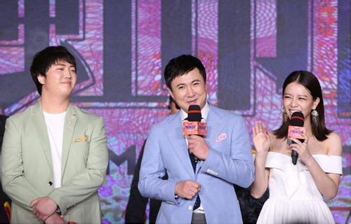 ̨����Ա��ܿ��Ϊʲô�����˭������ ����ײ������ӱ����˭��