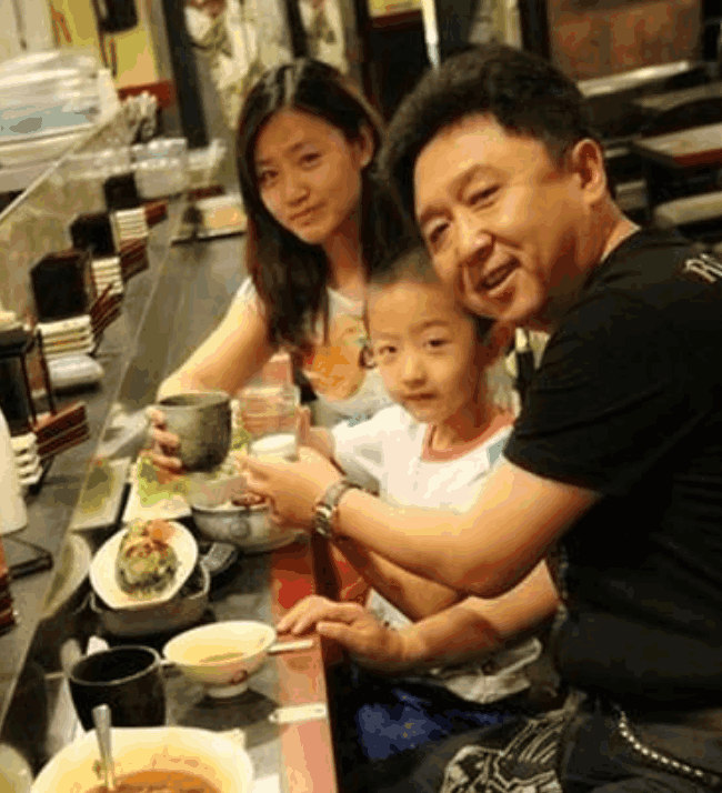 ��ǫ������ʵ���ݱ����׻����İְ���˭ ��ǫ��һ��������˭��Ƭ